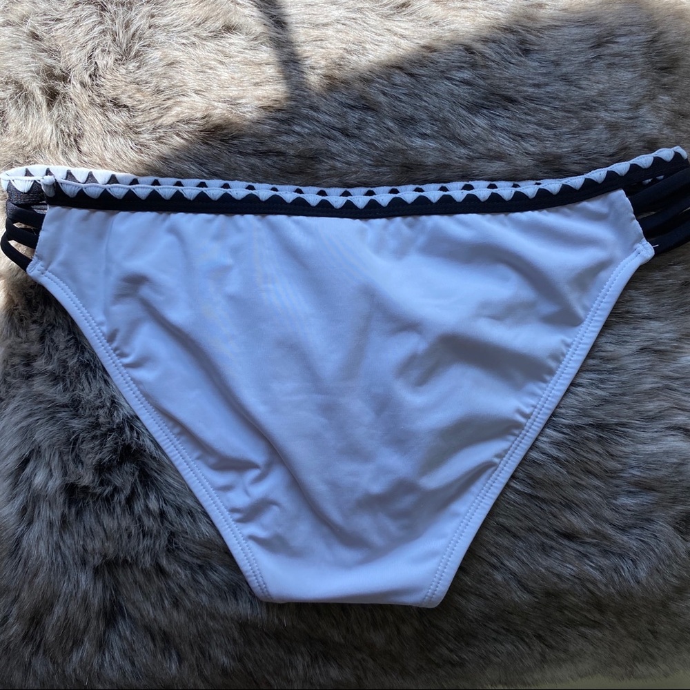 Gianni Bini Bikini - Picture 5 of 7
